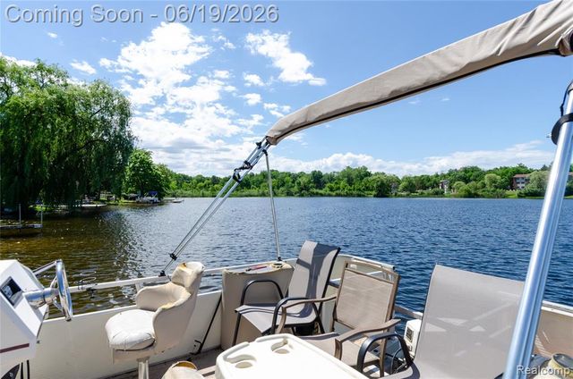 337 Lansing Drive, Waterford, MI 48328