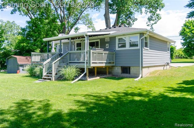 337 Lansing Drive, Waterford, MI 48328