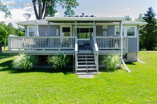 337 Lansing Drive, Waterford, MI 48328