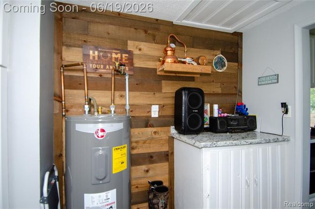 337 Lansing Drive, Waterford, MI 48328