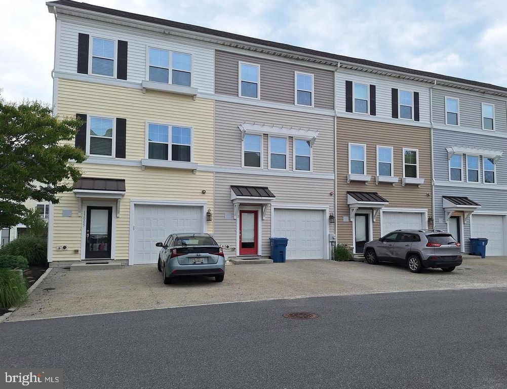 13005 Bowline Ln Unit 1, Ocean City, MD 21842