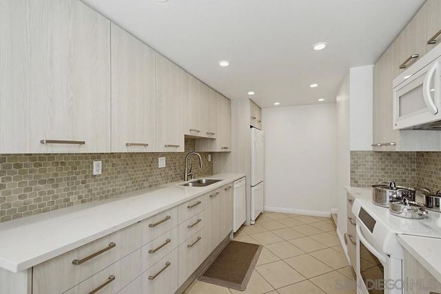 8982 Caminito Verano, La Jolla, CA 92037