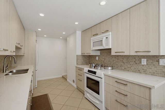 8982 Caminito Verano, La Jolla, CA 92037