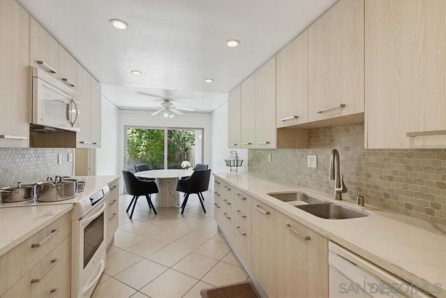 8982 Caminito Verano, La Jolla, CA 92037