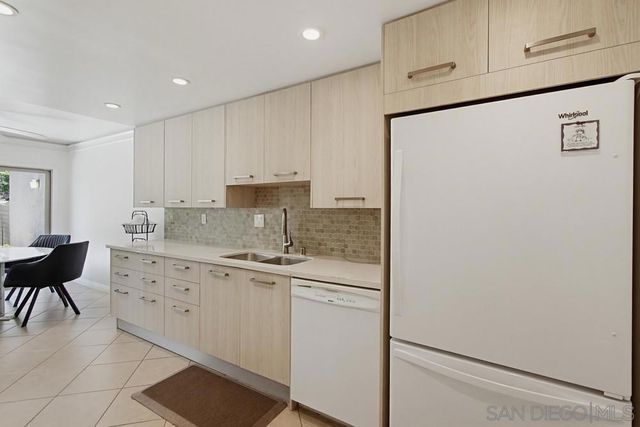 8982 Caminito Verano, La Jolla, CA 92037