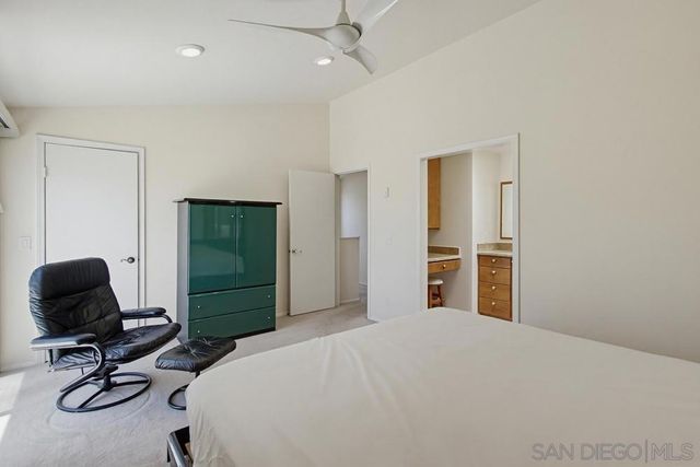 8982 Caminito Verano, La Jolla, CA 92037