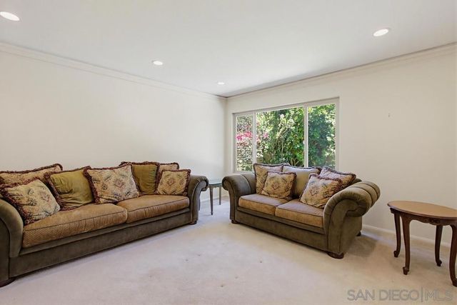 8982 Caminito Verano, La Jolla, CA 92037