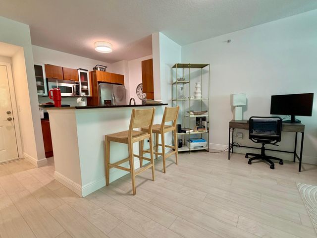 625 Casa Loma Boulevard 207, Boynton Beach, FL 33435