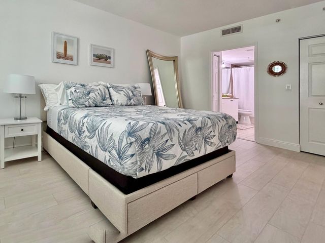 625 Casa Loma Boulevard 207, Boynton Beach, FL 33435