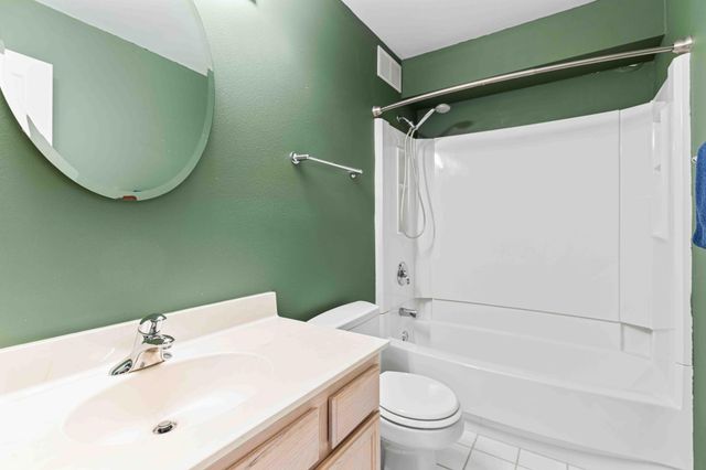 4836 9th Avenue S, Fargo, ND 58103