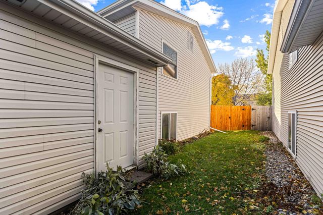 4836 9th Avenue S, Fargo, ND 58103