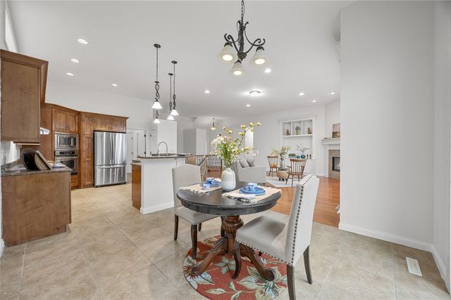 201 Teakwood Lane, Cedar Rapids, IA 52402