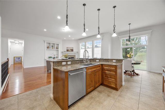 201 Teakwood Lane, Cedar Rapids, IA 52402