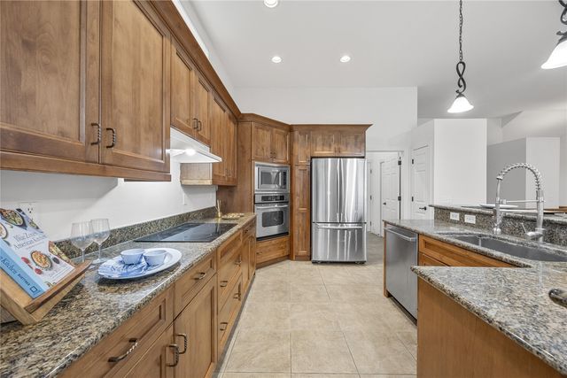 201 Teakwood Lane, Cedar Rapids, IA 52402