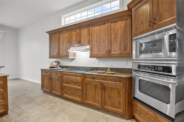 201 Teakwood Lane, Cedar Rapids, IA 52402