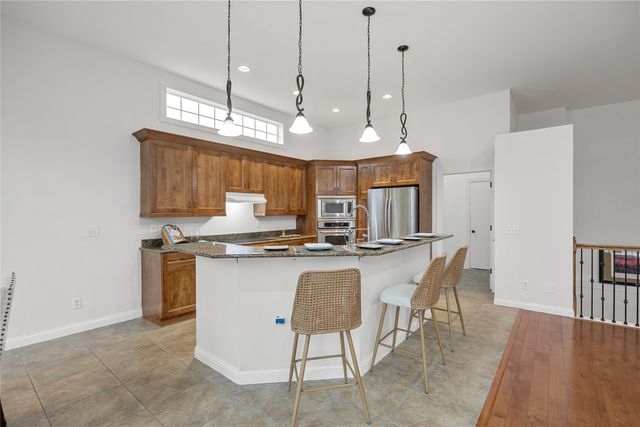 201 Teakwood Lane, Cedar Rapids, IA 52402