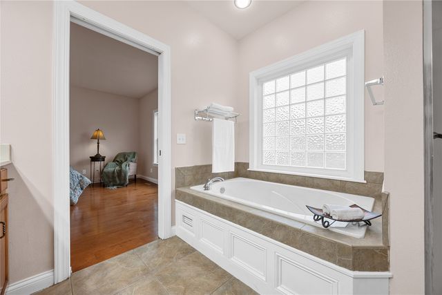 201 Teakwood Lane, Cedar Rapids, IA 52402