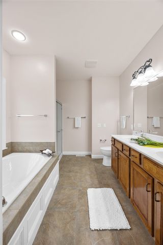 201 Teakwood Lane, Cedar Rapids, IA 52402