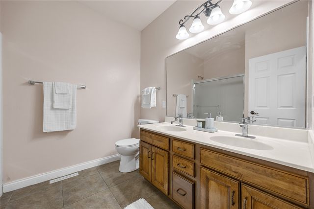 201 Teakwood Lane, Cedar Rapids, IA 52402