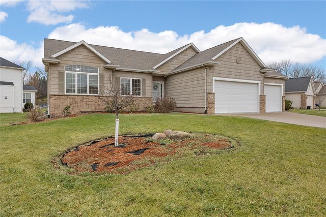 201 Teakwood Lane, Cedar Rapids, IA 52402