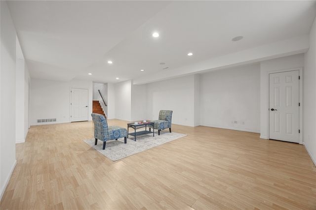 201 Teakwood Lane, Cedar Rapids, IA 52402