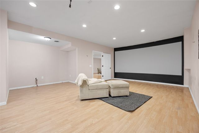 201 Teakwood Lane, Cedar Rapids, IA 52402