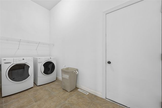 201 Teakwood Lane, Cedar Rapids, IA 52402