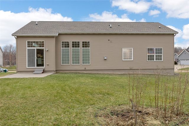 201 Teakwood Lane, Cedar Rapids, IA 52402