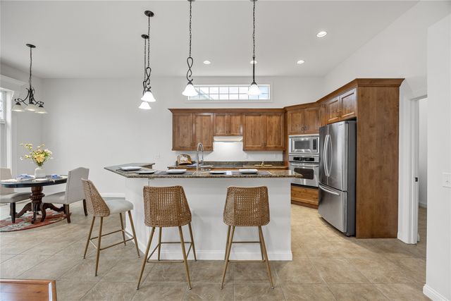 201 Teakwood Lane, Cedar Rapids, IA 52402