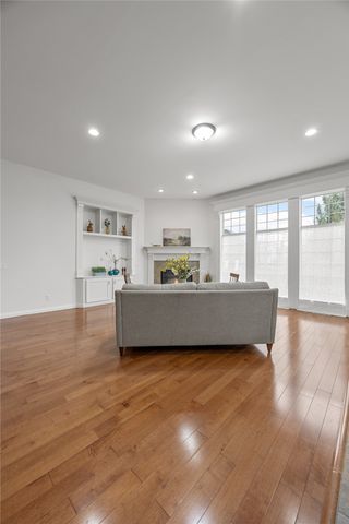 201 Teakwood Lane, Cedar Rapids, IA 52402