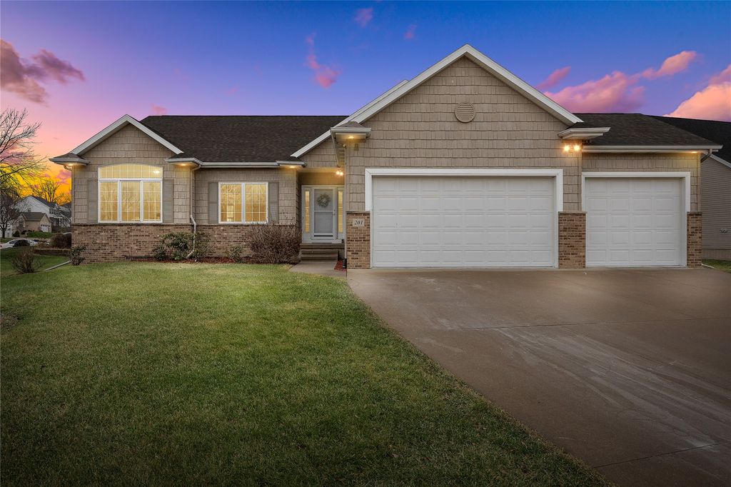 201 Teakwood Lane, Cedar Rapids, IA 52402