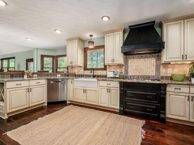 613 Valley Wood Court, Westerville, OH 43081