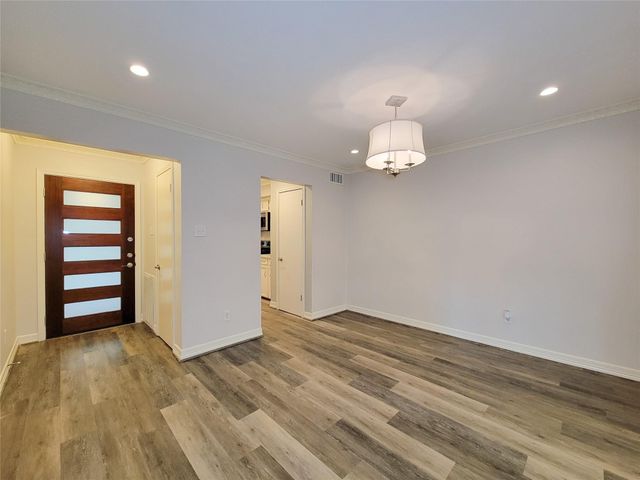 6302 1st Street, Bellaire, TX 77401