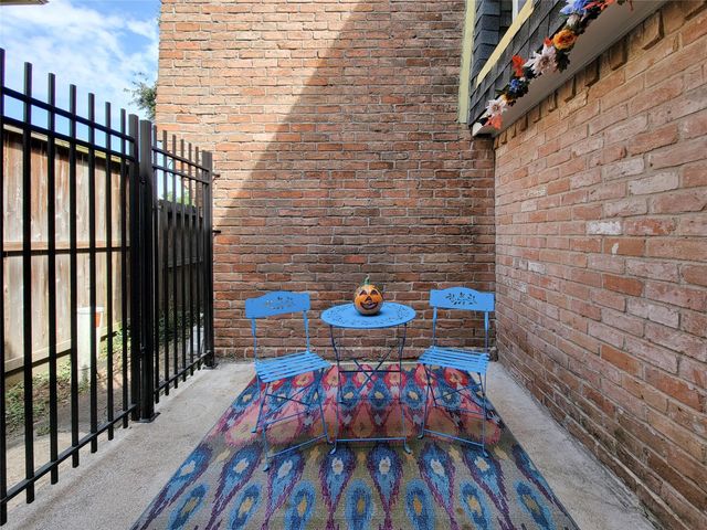 6302 1st Street, Bellaire, TX 77401