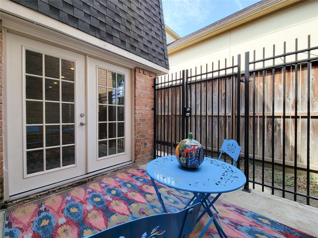 6302 1st Street, Bellaire, TX 77401