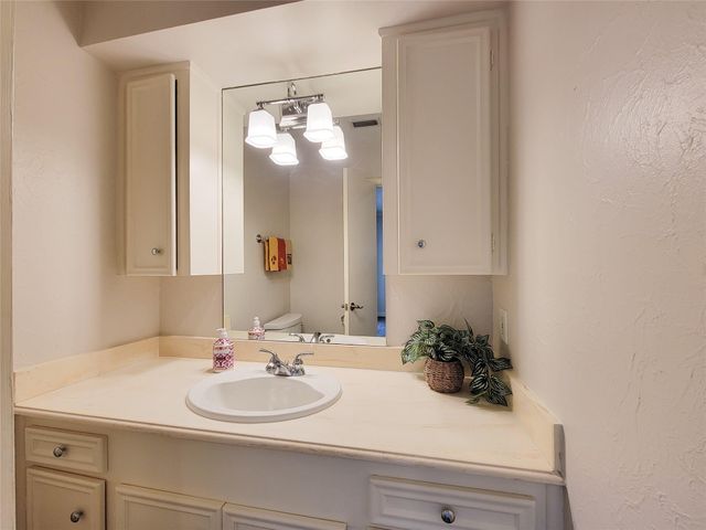 6302 1st Street, Bellaire, TX 77401