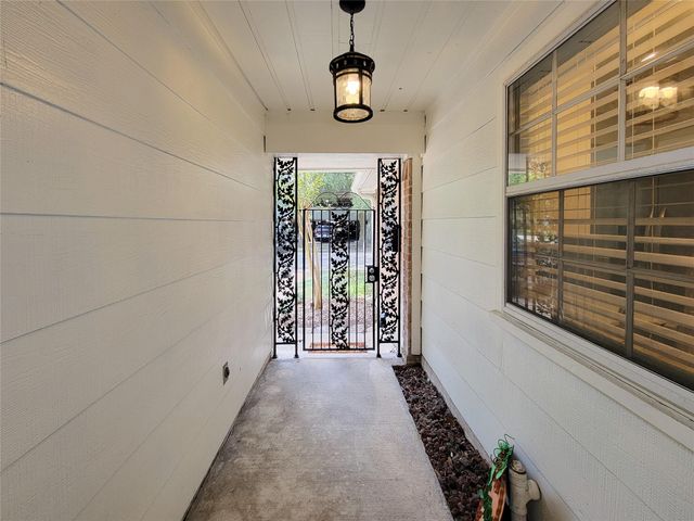 6302 1st Street, Bellaire, TX 77401