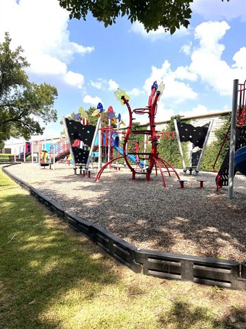 6302 1st Street, Bellaire, TX 77401