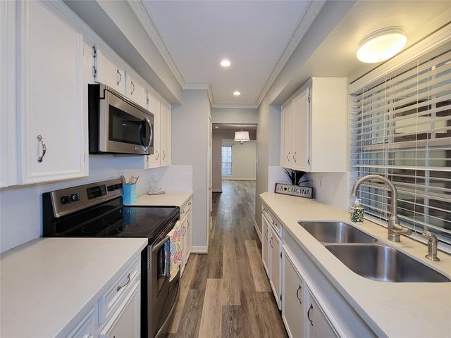 6302 1st Street, Bellaire, TX 77401