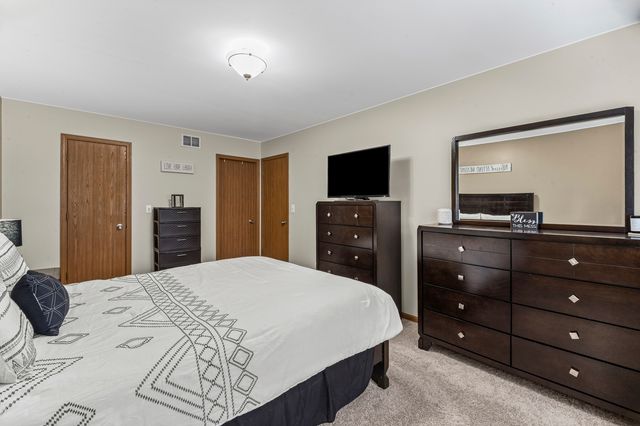 237 N Walnut Street L, Bensenville, IL 60106