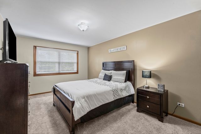 237 N Walnut Street L, Bensenville, IL 60106