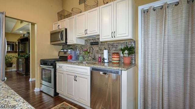 16 Forest Ter, Wayne Twp., NJ 07470