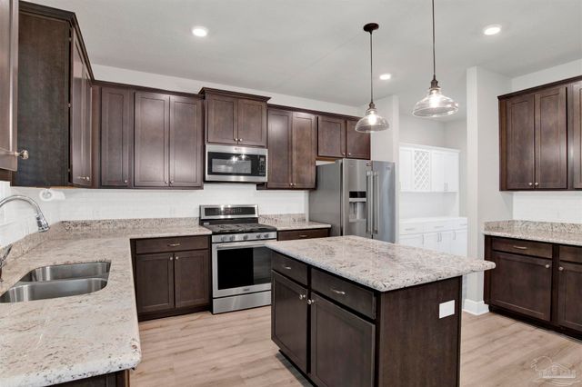 4809 Fish Hawk Ct, Pensacola, FL 32507