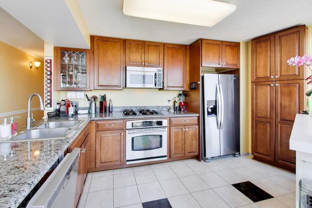 1720 Maple Avenue 2420, Evanston, IL 60201