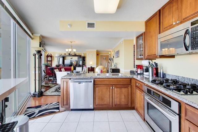 1720 Maple Avenue 2420, Evanston, IL 60201