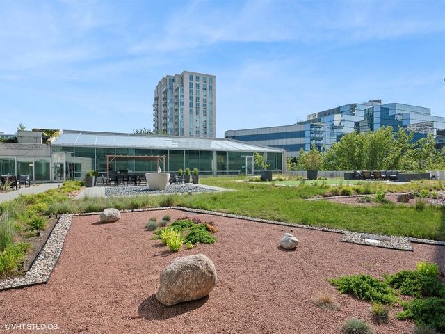 1720 Maple Avenue 2420, Evanston, IL 60201