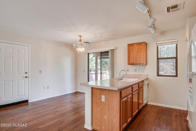 3870 S Calle Viva, Green Valley, AZ 85614