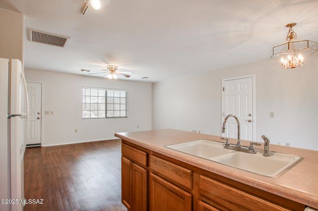 3870 S Calle Viva, Green Valley, AZ 85614