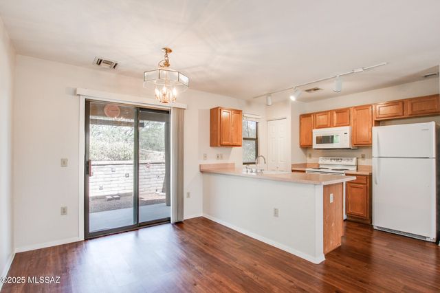 3870 S Calle Viva, Green Valley, AZ 85614