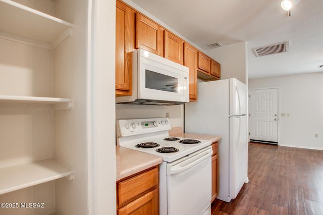 3870 S Calle Viva, Green Valley, AZ 85614